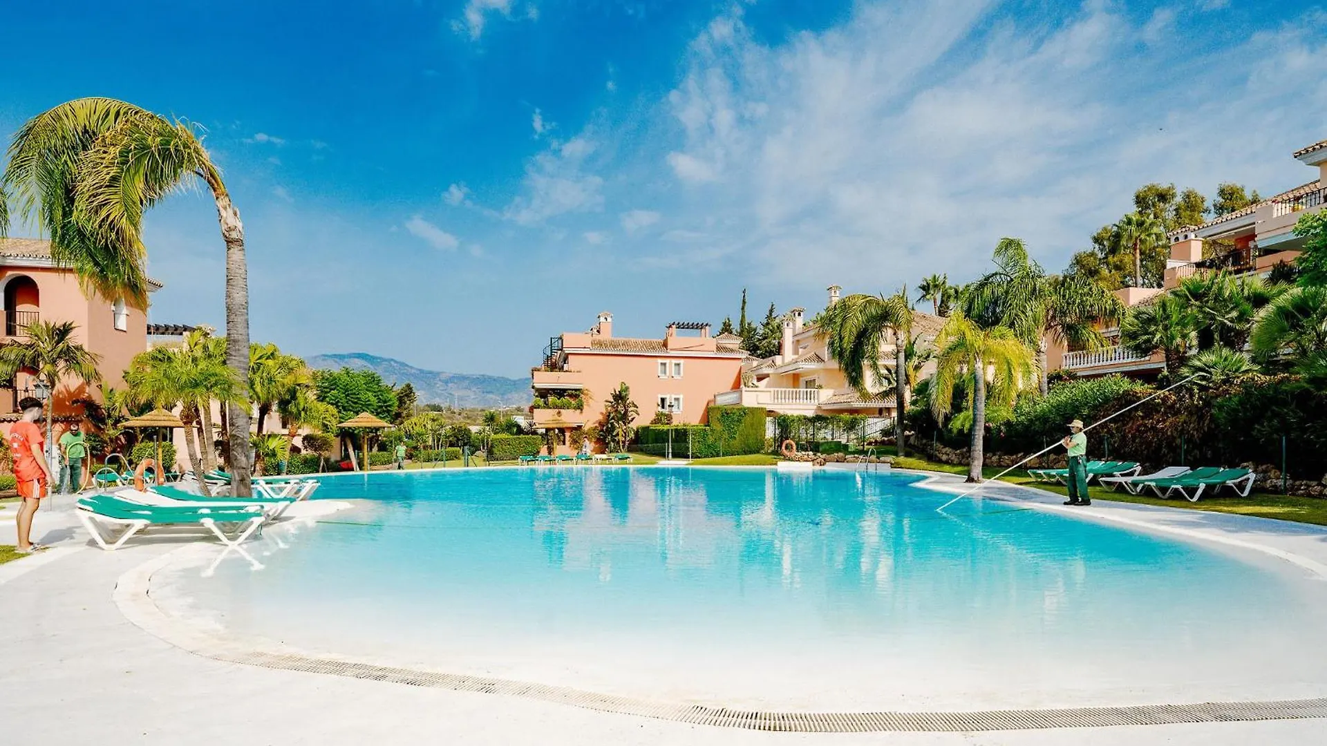 Apartment Close To The Beach With A Roof Terrace Estepona