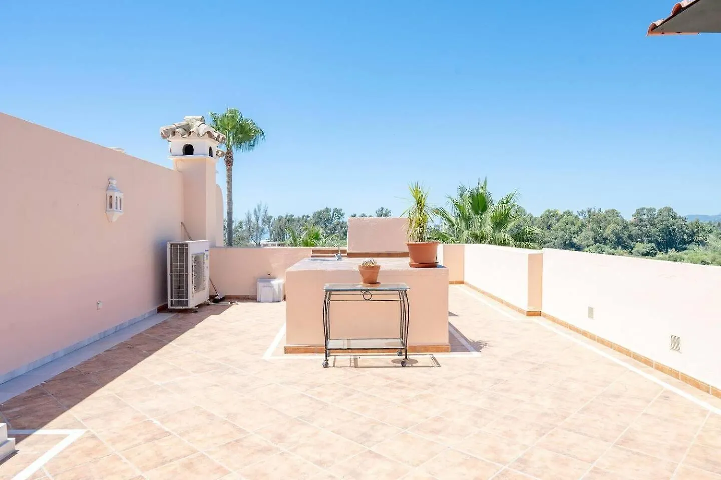 Apartment Close To The Beach With A Roof Terrace Estepona